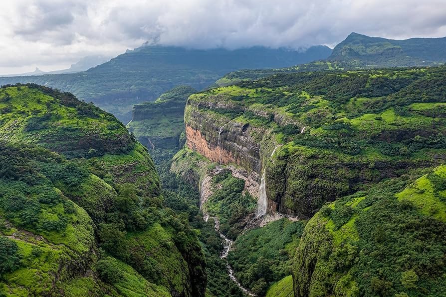 Luxuryus 17 Seater Urbania on rent